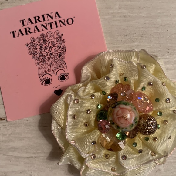 Tarina Tarantino hair clip main image 4
